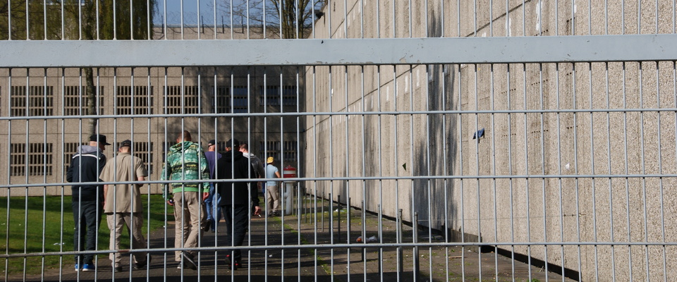 Freistundenhof mit Mauer