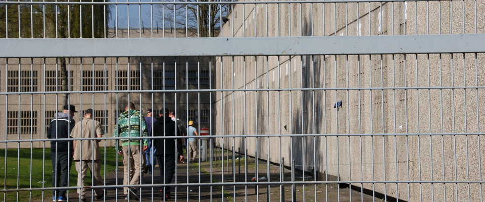 Freistundenhof mit Mauer